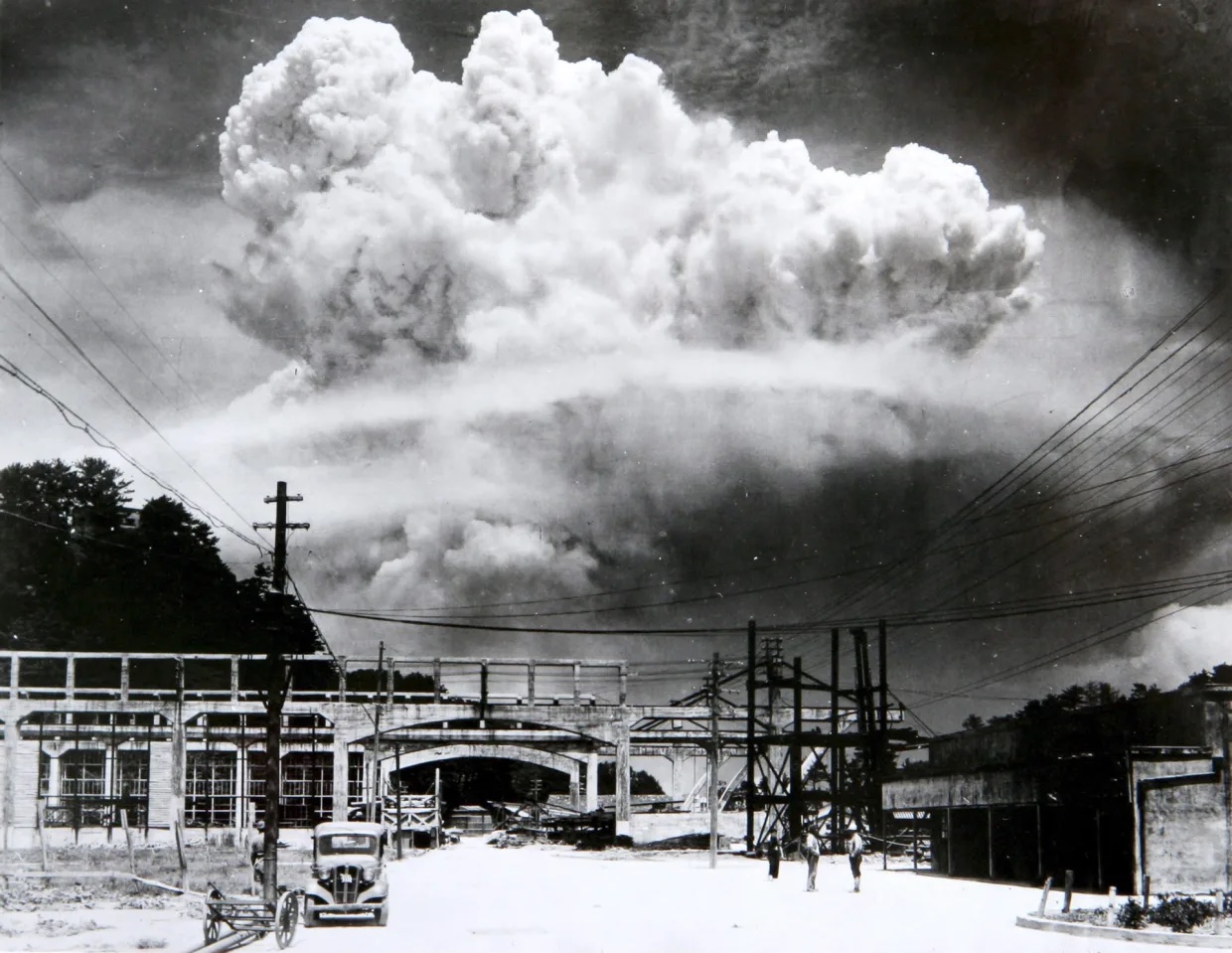 Atomic bomb cloud