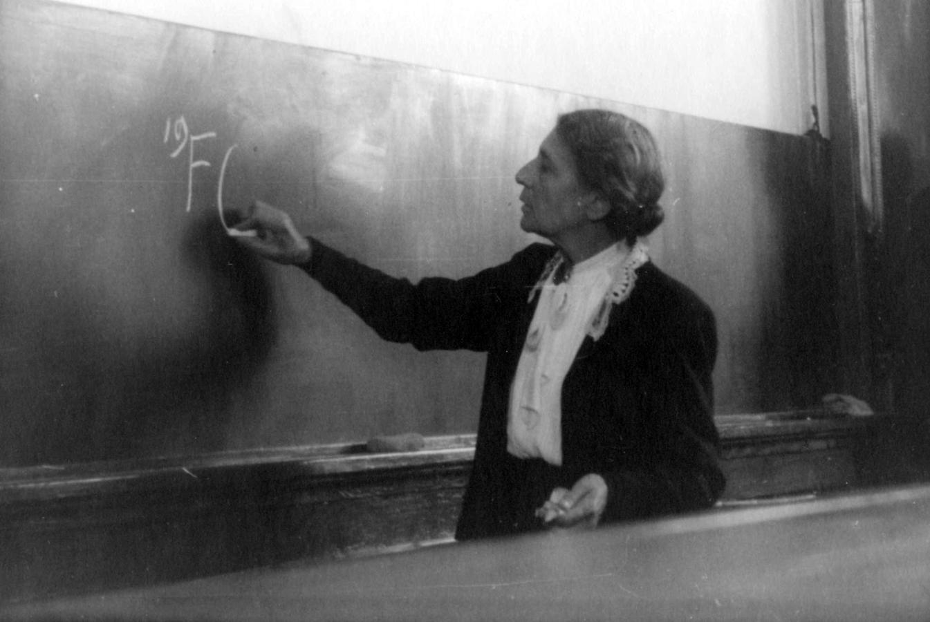 Lise Meitner El m kerrat PFCONA Lise Meitner El m kerrat PFCONA